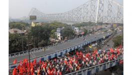 Farmers' Long March reaches the iconic Howrah Bridge. Courtesy: Ashok Nath Dey