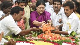 TN: Sasikala Visits Jayalalithaa Mausoleum, Causes a Stir in AIADMK