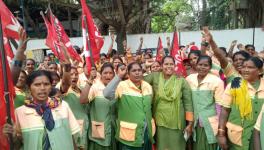 Protesting Pourkarmikas in Bengaluru. Pic Credit: AICCTU