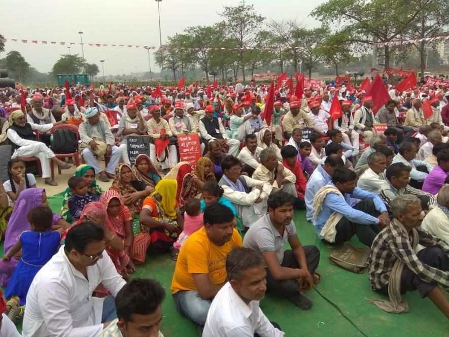 Slogan ‘No to Suicide, Unite to Fight’ Echoes in Lucknow