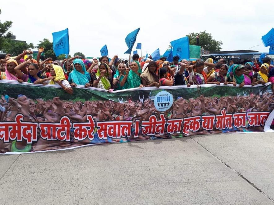 MP Villagers Affected by Rising Waters of Sardar Sarovar Protest, Demand Rehabilitation