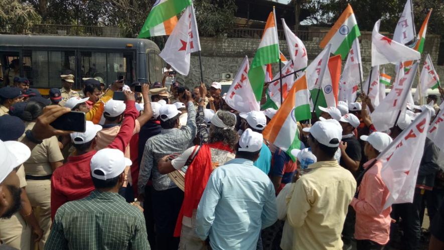 March by Youth Demanding Jobs Prevented from Entering Mumbai