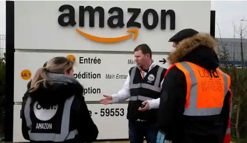 Hundreds of Amazon Workers in US to Strike Over 'Unsafe' Conditions Amid Virus