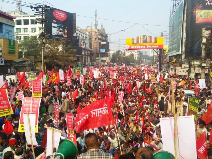 Thousands of Farmers Protest against Farm Laws in Patna, Police Lathi Charge on Rally