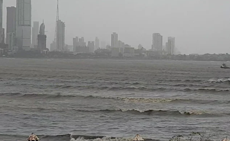 cyclone mumbai.