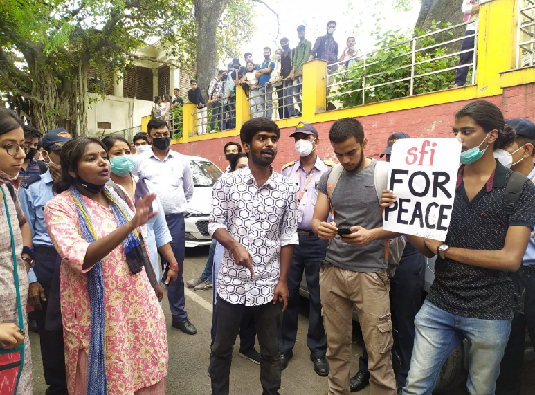 SFI-AUD activists