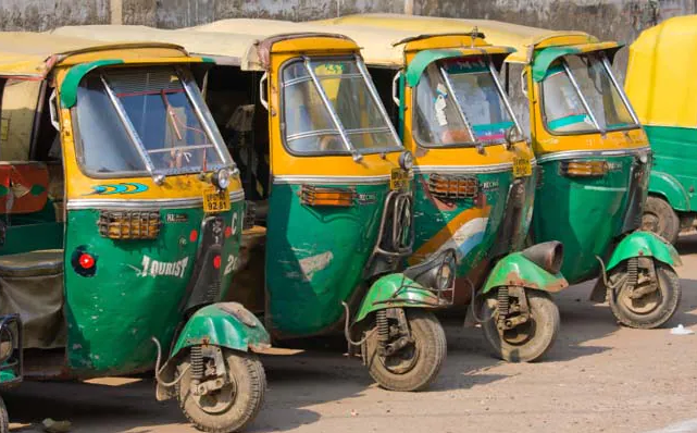 Delhi Auto Drivers, Cabbies to Join Strike AAP’s Assurance on Fare Revision