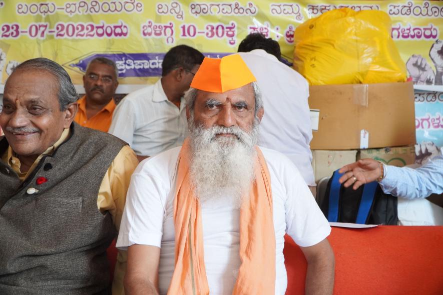 The Veerashaiva Jangams, led by Adv. BD Hiremath (Centre)