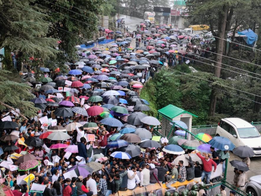 Apple growers block the road to the secretariat