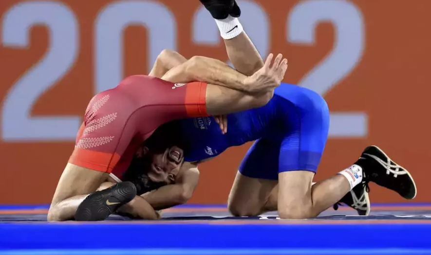 Ravi Dahiya wrestling gold at CWG