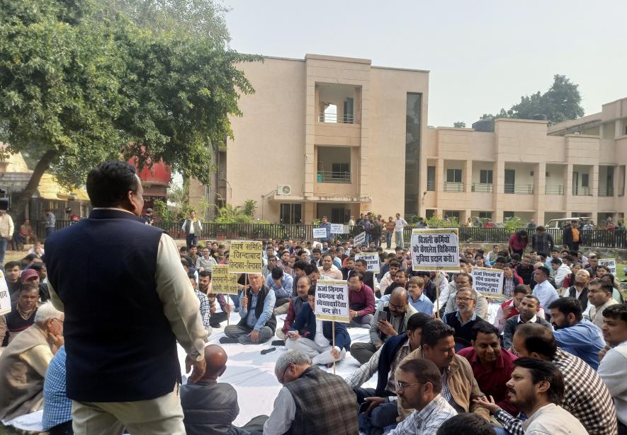 All India Power Engineers Federation convener Shailendra Dubey addresses the striking UPPCL employees in Lucknow. 