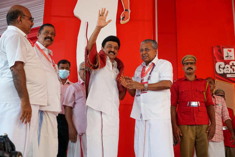 M.K. Stalin and Pinarayi Vijayan at the CPI(M)'s congress. Photo: Twitter/@mkstalin