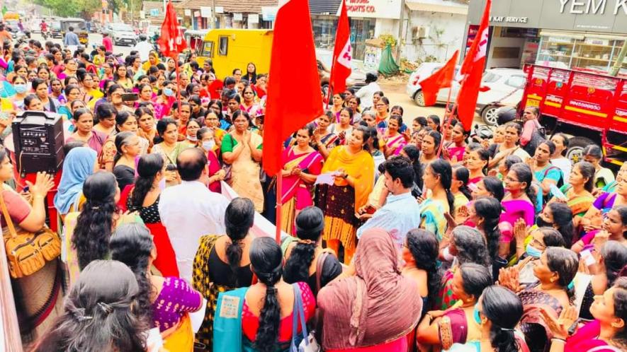 Anganwadi workers and helpers federation took out rallies and held dharnas in front of central government offices (Courtesy: CITU Kerala) 