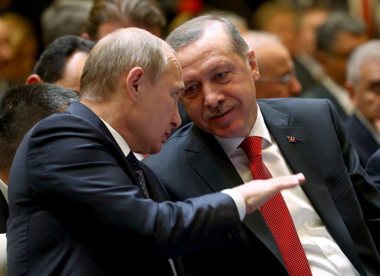 Turkish President Recep Erdogan’s (R) friendship with Russian President Vladimir Putin (L) annoys the US (File photo) 