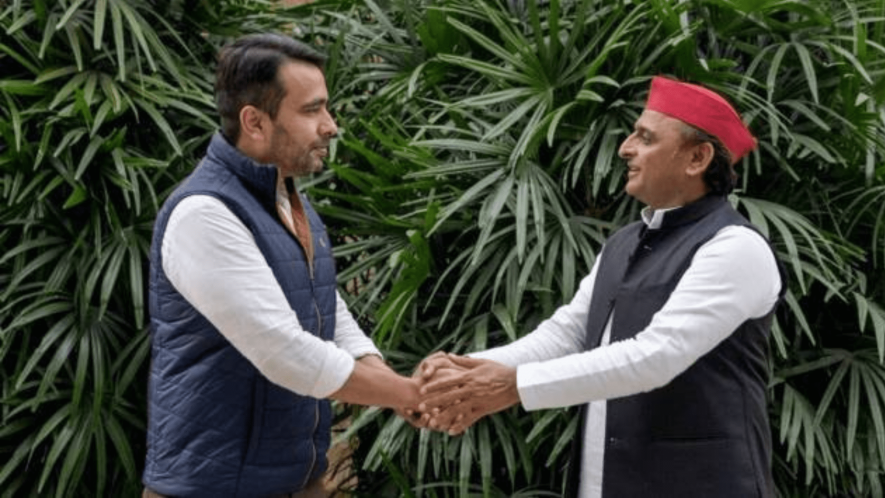 SP chief Akhilesh Yadav and RLD chief Jayant Chaudhary. Image Courtesy: Twitter/@yadavakhilesh