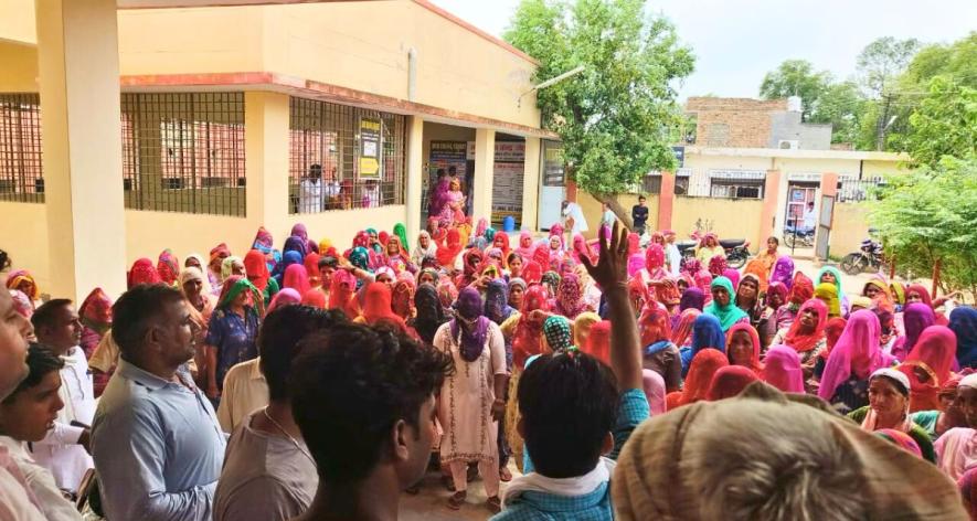 Group of MGNREGA workers protesting (Photo - Balvindra Kharoliya)