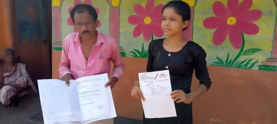  Hansda and his daughter displaying their prescription