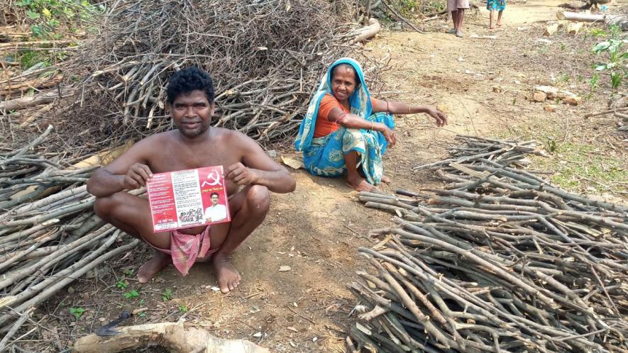 Migrant workers campaigning in support of CPI(M) candidate for Bankura constituency at Jhariakocha village of Hirbandh block under Bankura District.