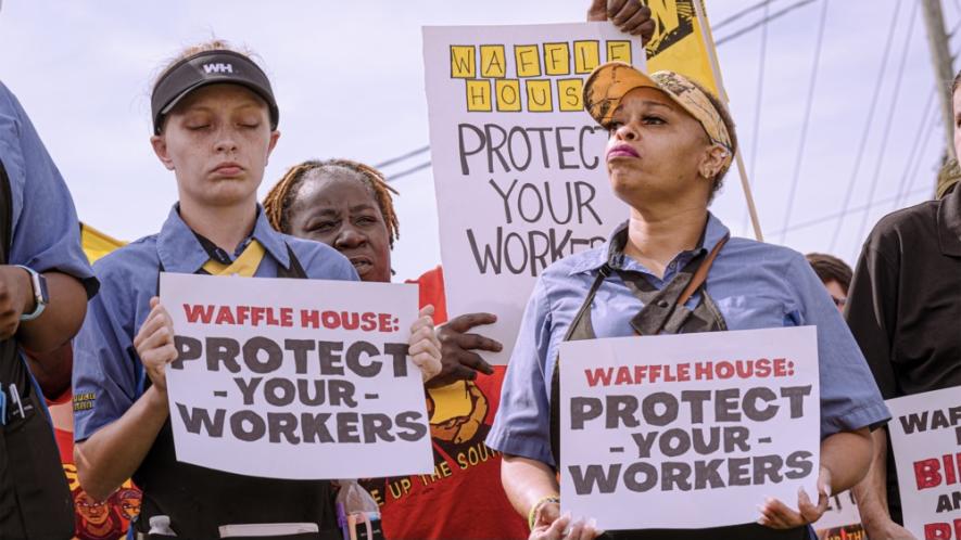 Waffle House workers rally in defense of their rights. (Photo: USSW)