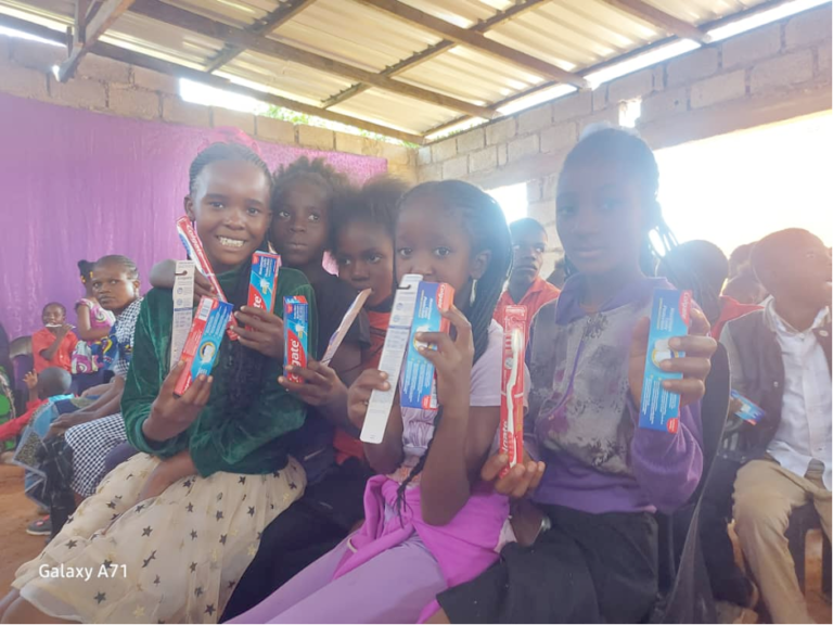 Children receive education on oral and dental health care from the SP Popular Health Mobile Clinic, Central Province, Zambia. Image: Socialist Party