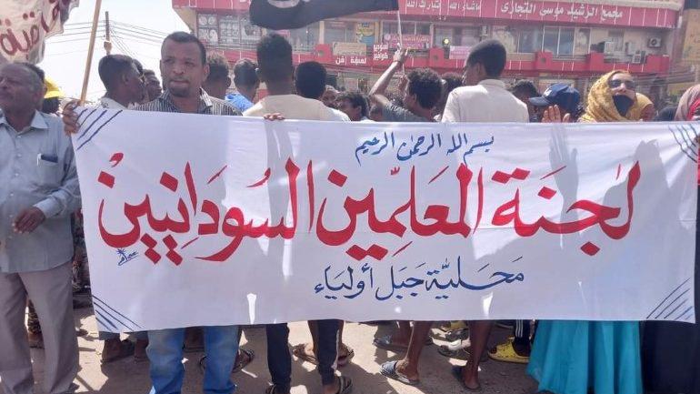 State school teachers Khartoum, protest for better pay, December 2022 (Photo via Dabanga Sudan)