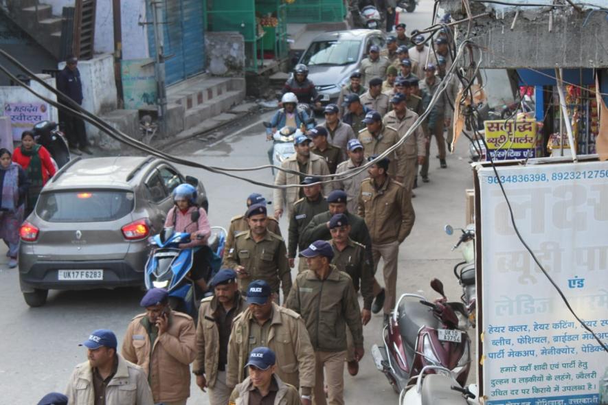 The police holding a march in Uttarkashi town a day before holding of Hindu Mahapanchayat.