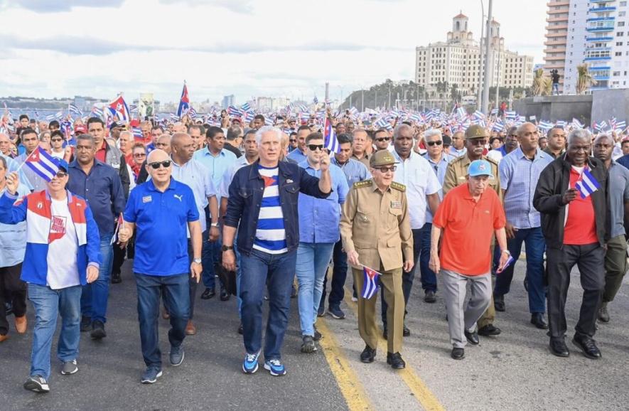 Cuban President Miguel Díaz-Canel and General Raúl Castro marching on the malecón. Photo: Presidencia Cuba