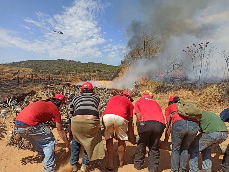 Landless families resisted the eviction for 60 hours. Photo: MST